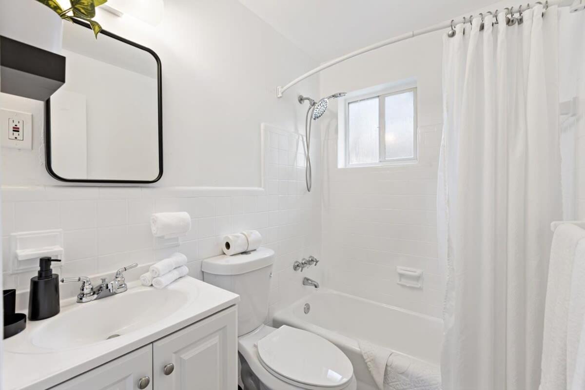 Lovely Rental Unit With Free Parking On Premises ฟอร์ต ลอเดอร์เดล ภายนอก รูปภาพ